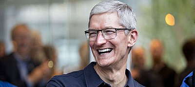 Megnézte a Trump-film privát vetítését az Apple elnöke, aztán sajnálkozott egyet az utcákon megölt embereken