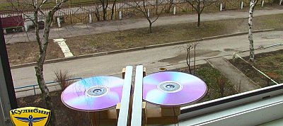 Így készíthetsz két CD-ből egy papírrepülő kilövőállomást