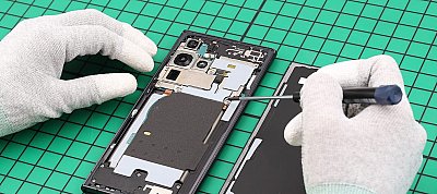 Mostantól a magyarok is maguk javíthatják meg Samsung telefonjaikat - ha akarják