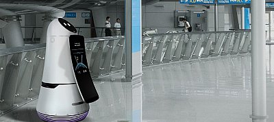 Beszélgetnek, takarítanak és füvet nyírnak az LG új robotjai