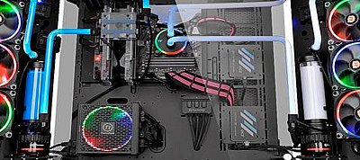 Különleges üvegborítású PC-házat ad ki a Thermaltake