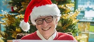 Súlyos csomagot ajándékozott egy idegennek Bill Gates karácsonyra