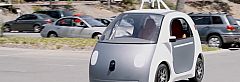 Kormány nélküli, önvezető elektromos autót mutatott be a Google