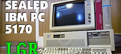 Videó: 30 év után először csomagolnak ki egy vadiúj IBM PC-t