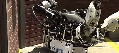Napi humor: Amikor a robotok orra esnek