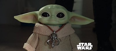 Jön a távirányítható Baby Yoda, amit akár a lakásban is körbe lehet sétáltatni