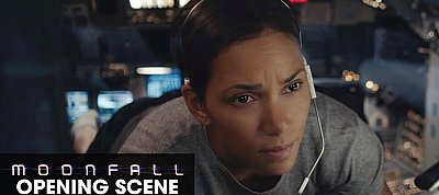 Itt a videó Roland Emmerich új sci-fi filmjének első 5 percével, amiben a Hold a Földre zuhan