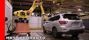 Itt a robot, ami elveszi az autóajtó-becsukók munkáját