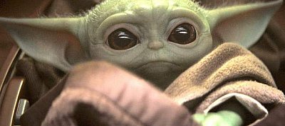 Videón ahogy a valóságban is az űrbe megy egy hajón Baby Yoda