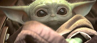 Videón ahogy a valóságban is az űrbe megy egy hajón Baby Yoda
