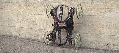 Hihetetlen, a falra mászni is képes robotot mutatott be a Disney