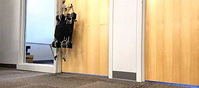 Drótkerítésen és csukott ajtón is átjut a legújabb robotkutya