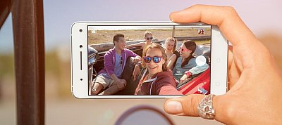 Két szelfikamerája is van a Lenovo új okostelefonjának