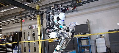 Hihetetlen mutatványokra képes az Atlas robot legújabb változata