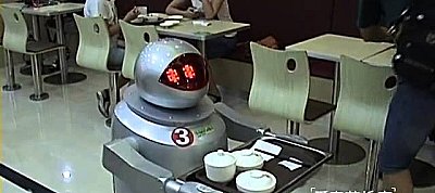 Így szolgálják ki robotok a vendégeket egy kínai étteremben