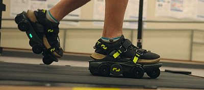 Itt guruló okoscipő, ami mesterséges intelligenciával gyorsítja fel a gyaloglást