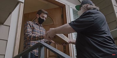 Maga Gabe Newell vitte ki az első Steam Deck konzolokat a vásárlóknak
