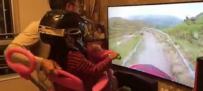Napi humor: A szegény ember Oculus Rift-je
