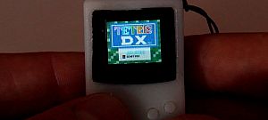 Hihetetlenül pici működő Game Boy klónt építettek