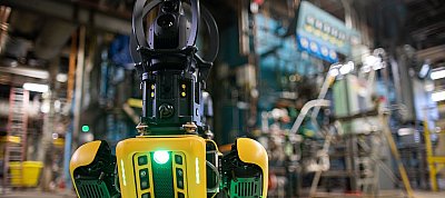 Már az ajtókkal is önállóan elboldogul a Spot robotkutya új kiadása