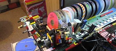 Lego-ból épített CD-tár