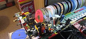 Lego-ból épített CD-tár