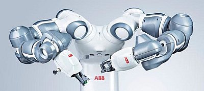 Humanoid robot vezényli Verdi műveit egy olasz zenekarban