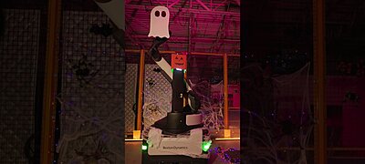 Robotjával kíván Boldog Halloween-t a Boston Dynamics új videójában