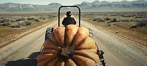 Óriási tökkel reklámozza az iPhone 14 akkuját az Apple