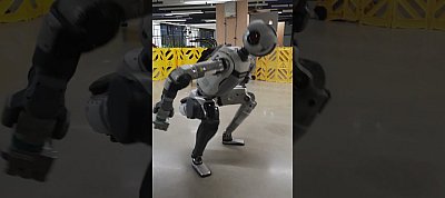 Videóban magyarázza el a Boston Dynamics, hogy miért áll fel olyan furcsán Atlas robotja