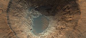 Elképesztő felbontású és szépségű videó jött az egyik marsi kráterről