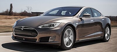 Életet mentett a Tesla önvezető funkciója