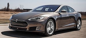 Életet mentett a Tesla önvezető funkciója