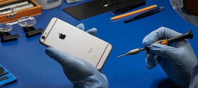 Gyorsabbá és olcsóbbá válhat mostantól az iPhone-ok javítása Európában