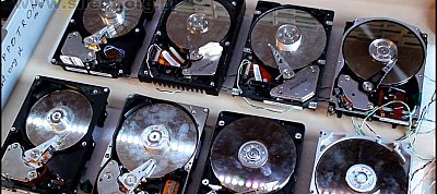 Hallgasd meg a Trónok harca főcímzenéjét 64 floppy előadásában!