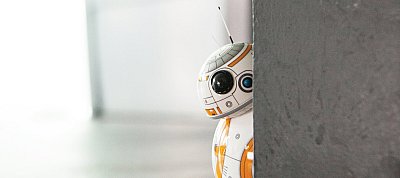 Otthonra is megvásárolható lesz az új Star Wars film cuki robotja