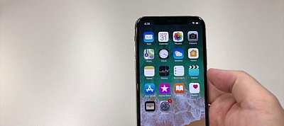 Itt az első kidobozolós videó az iPhone X-hez