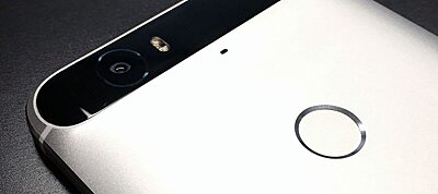 Nagyon durva: Így törik ripityára kézben a Google új csúcsmobilja