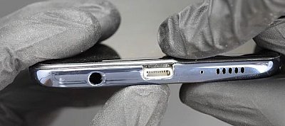 Megcsinálták a világ első, Apple-csatlakozóval ellátott Android telefonját